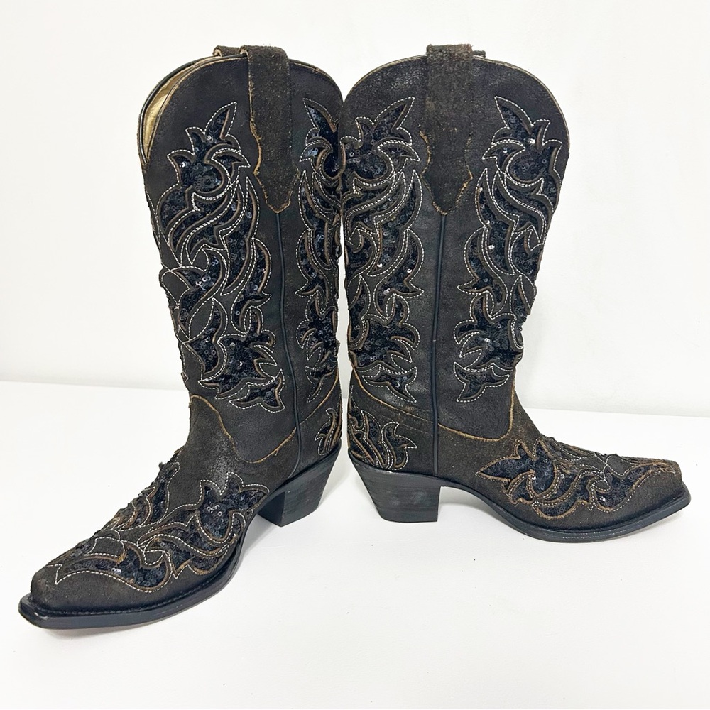 Corral Woman’s Boots R1152 Size 6.5 distressed leather with sequins